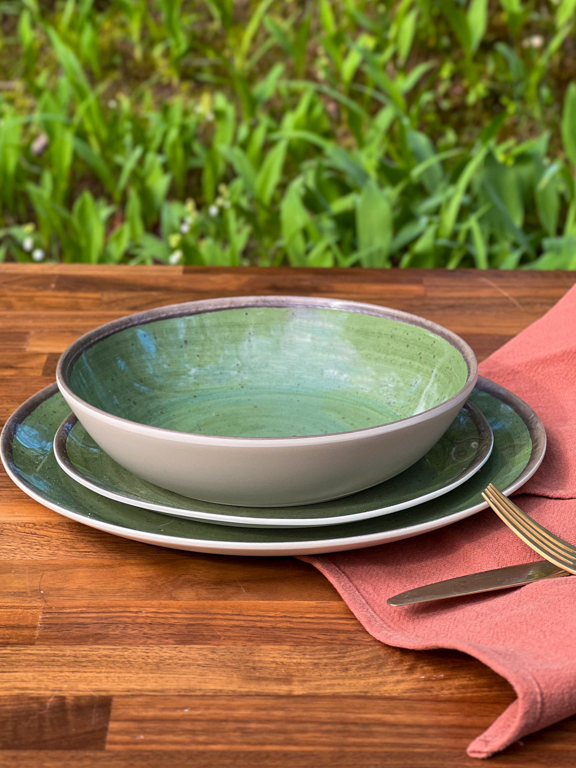 Outdoor Retreat Dinnerware