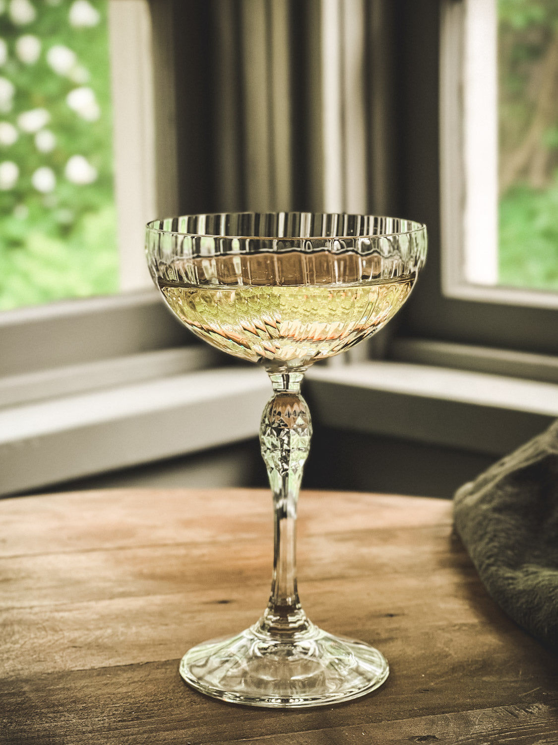 Small champagne saucers deals