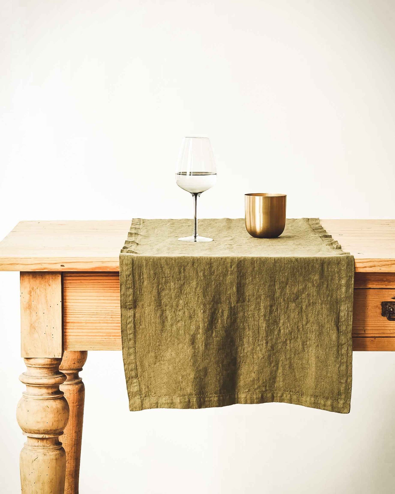 https://www.shophitherlane.com/cdn/shop/products/Linen_Table_Runner1_2048x2048.jpg?v=1675718998